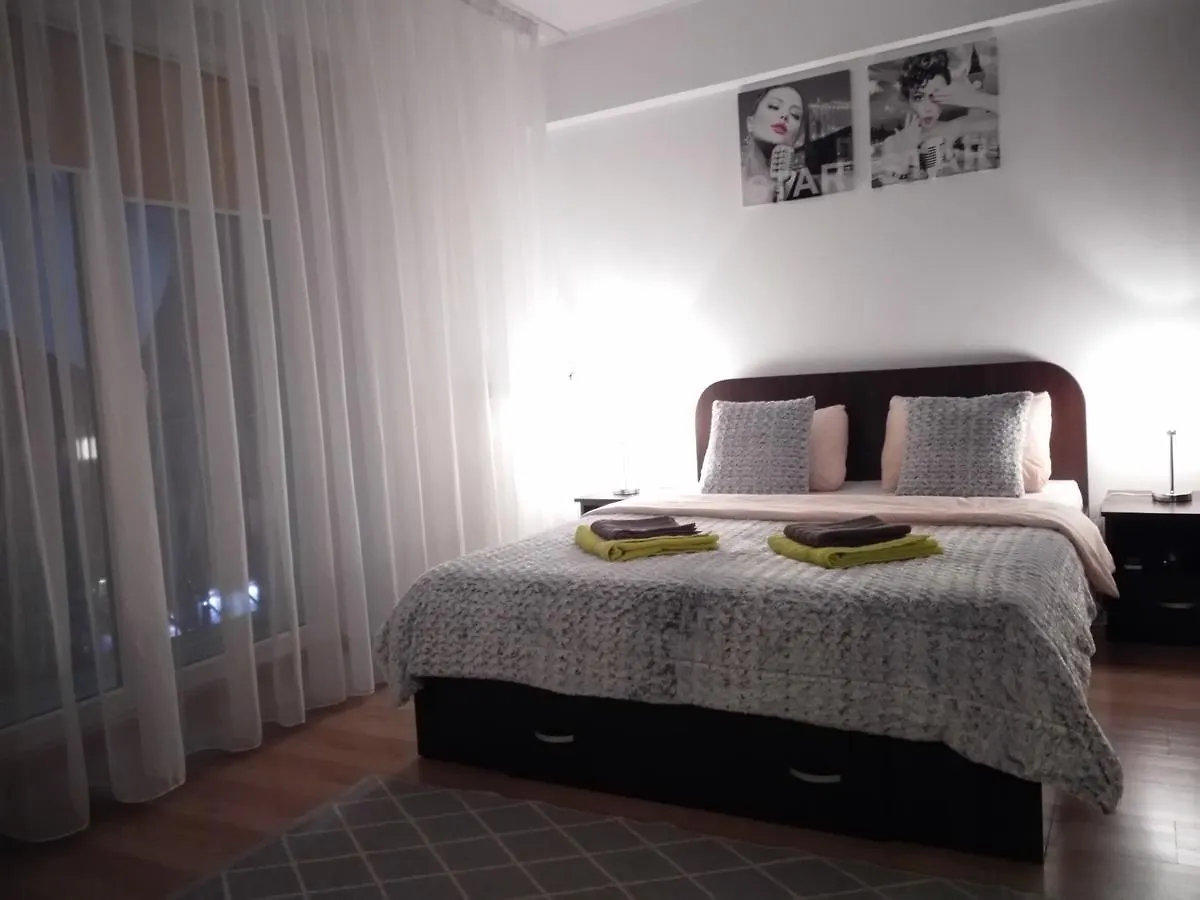 Black & White Hotel Bucharest 0*,